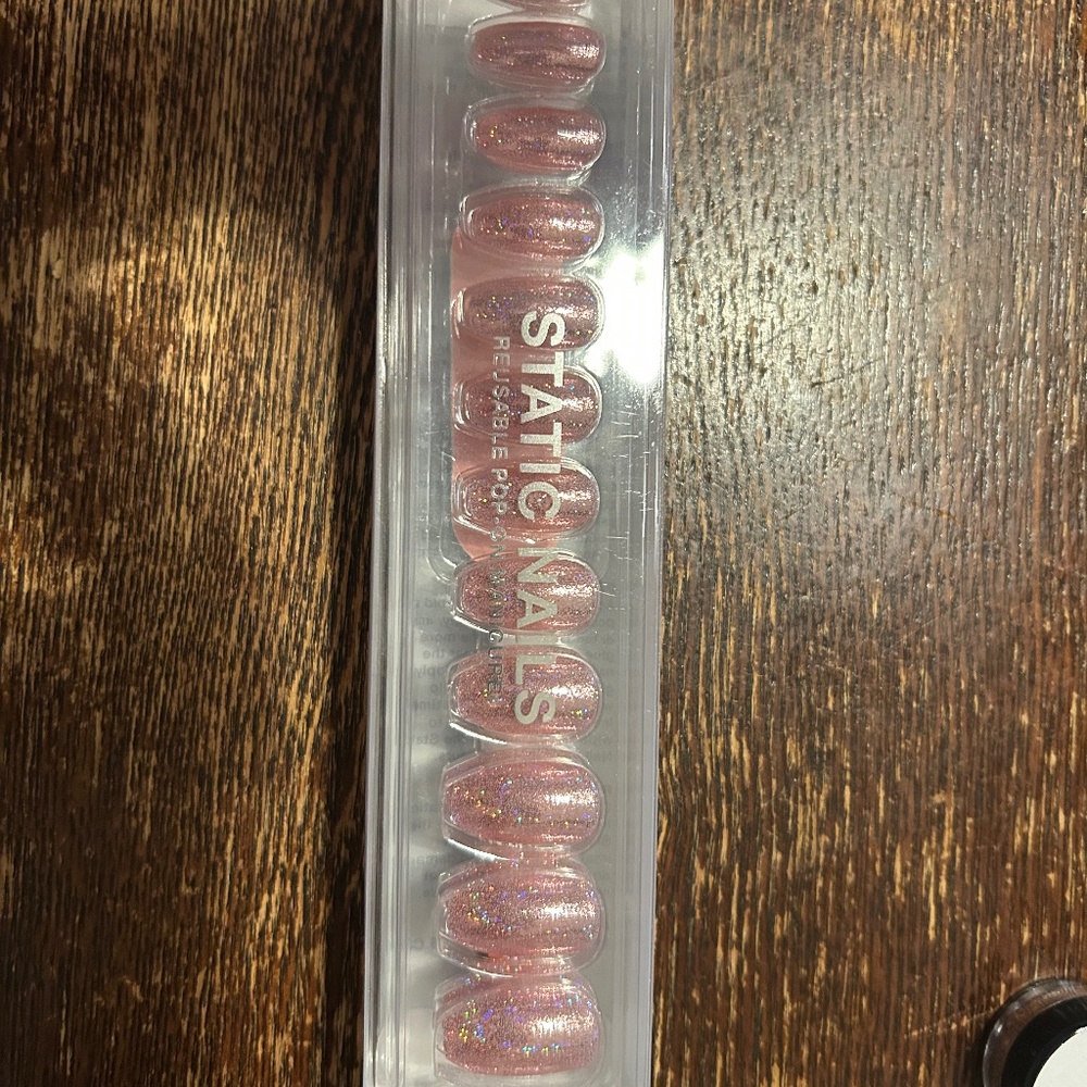 Press on nails